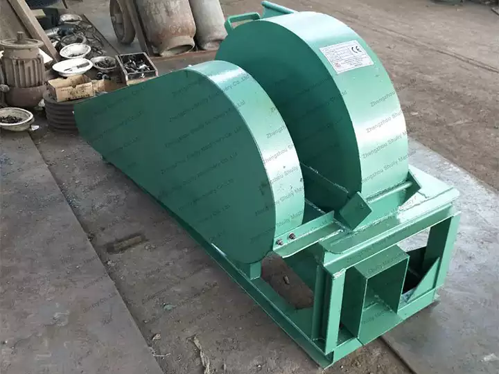 mesin untuk membuat serutan kayu untuk alas tidur hewan