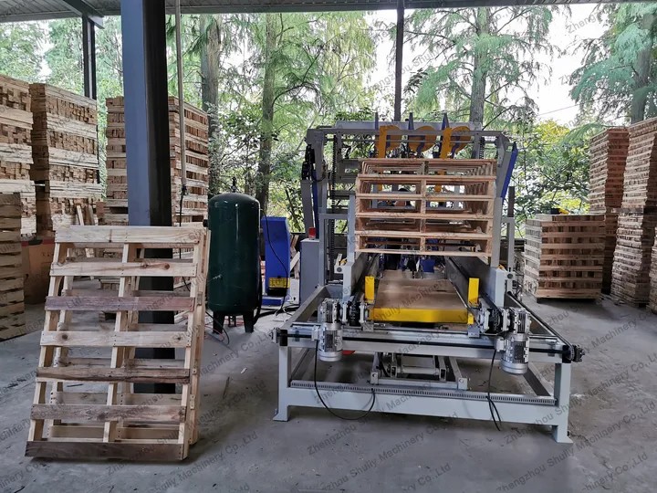 Automatic Wood Pallet Nailing Machine 4 Automatic stacking system for wooden pallet nailing machine