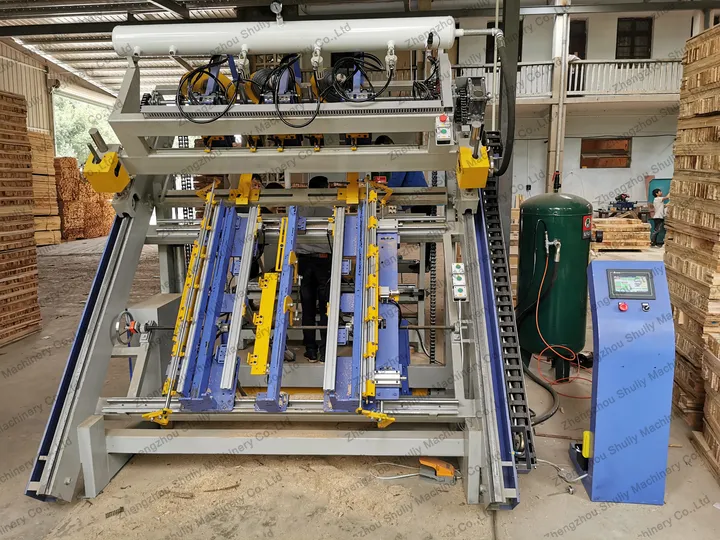 Automatic Wood Pallet Nailing Machine 3 Wood pallet assembly machine