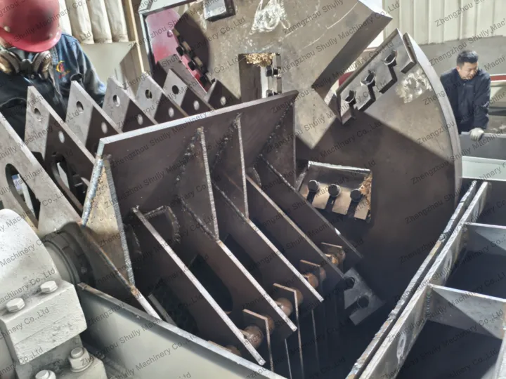 Sl-1500 Wood Crusher For Korean Forestry Biomass Fuel Production 3 Wood crusher blades