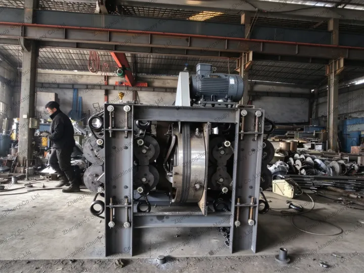 Sl-420 Log Debarker Sold To A Kazakhstan Timber Custome 2 Newly-manufactured wood debarking machine